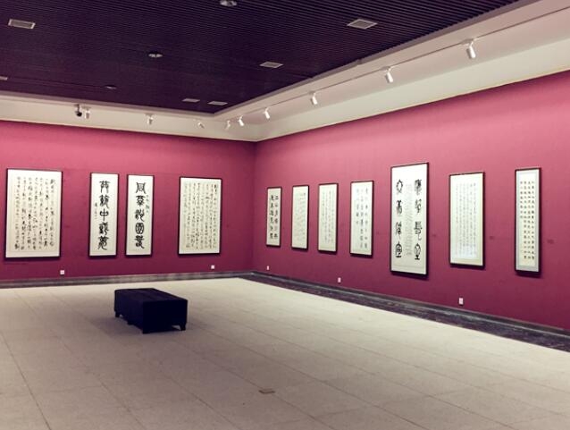 “j9游戏杯”职工书画摄影展在崔振宽美术馆发展